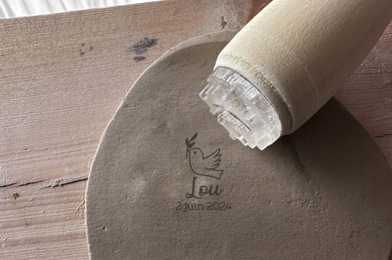 Tampon poterie - colombe personnalisée