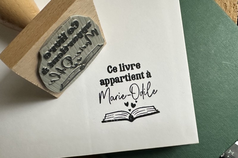 Tampon personnalisé Livres et lunettes
