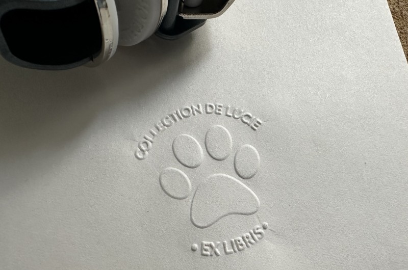 Pince à gaufrer personnalisée Ex libris Patte de chien