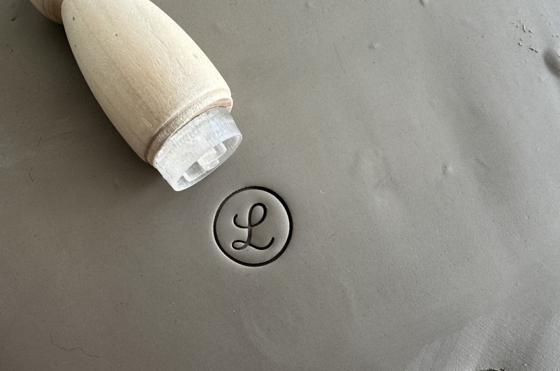Tampon Signature pour poterie - cercle et initiale