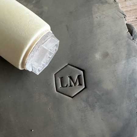 Tampon Signature pour céramique - hexagone et initiales