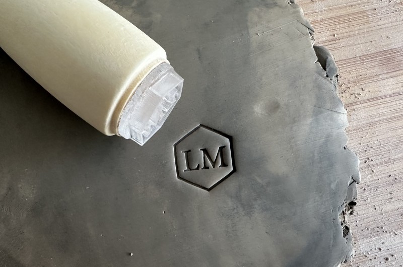 Tampon Signature pour céramique - hexagone et initiales
