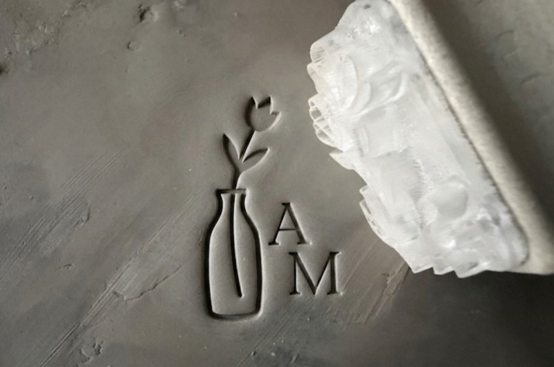 Tampon Signature pour céramique - fleurs sauvages et initiales