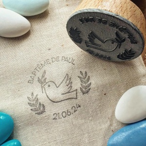Un tampon personnalisé pour signer vos plus pièces en céramique. 

#poterie #tamponpoterie #tamponsignature #pottery #potterystamp #potterystudio #jolitampon #atelierpoterie #poterieartisanale #poterieutilitaire #faitmain #artisan