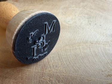 Avec le temps, poussières et encres sèches encrassent vos tampons