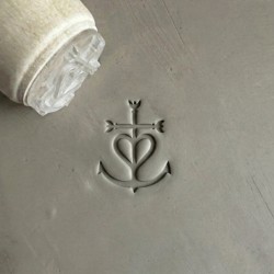 Tampon poterie Croix de camargue