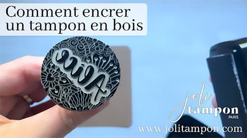 Comment bien choisir un encreur et encrer son tampon bois ?